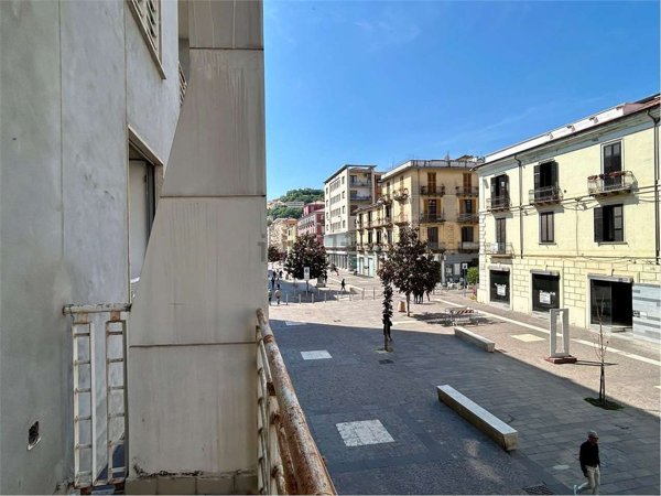 negozio in vendita a Cosenza in zona Cosenza Vecchia