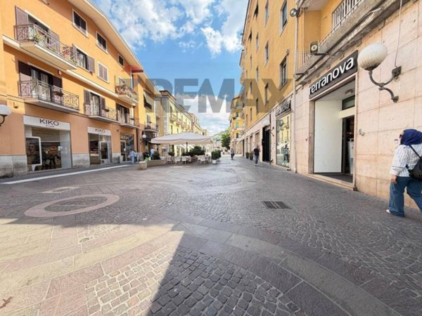 negozio in vendita a Cosenza