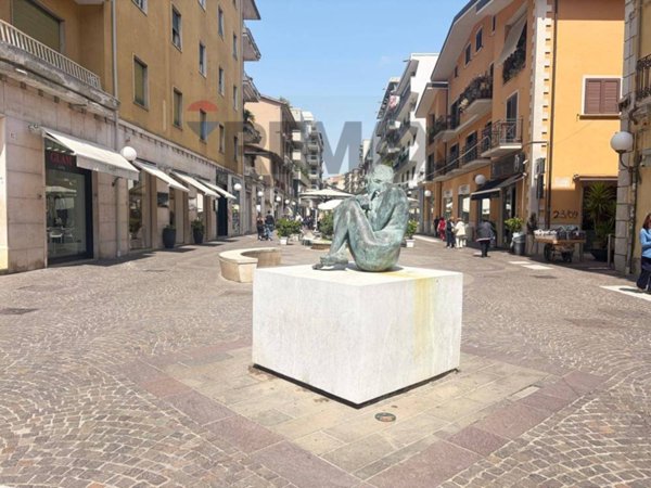 locale commerciale in vendita a Cosenza