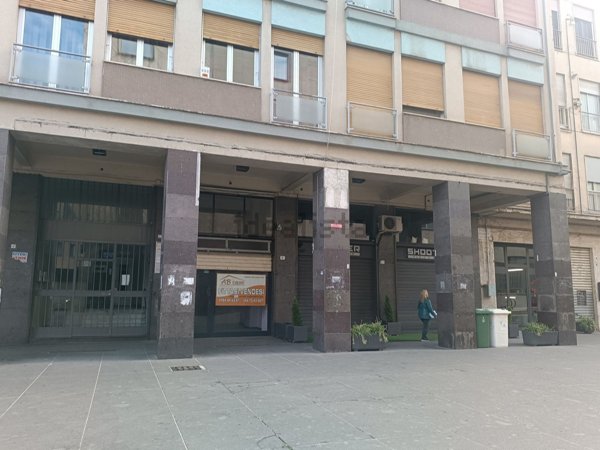 locale commerciale in vendita a Cosenza in zona Cosenza Vecchia