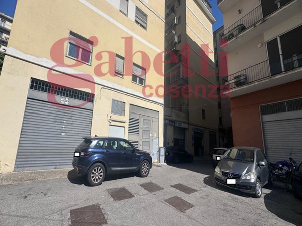 locale di sgombero in vendita a Cosenza