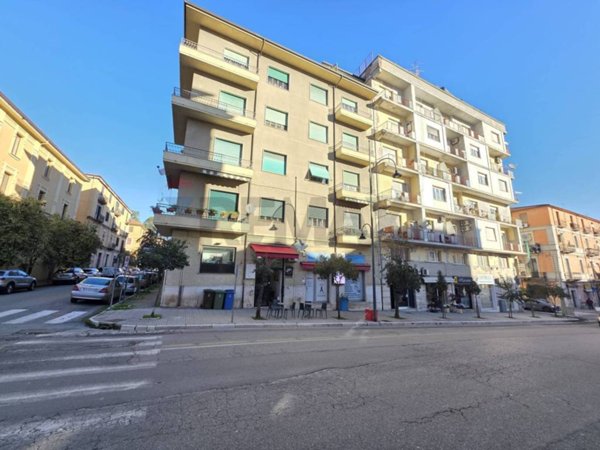 negozio in vendita a Cosenza in zona Cosenza Vecchia