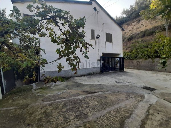 casa indipendente in vendita a Cosenza