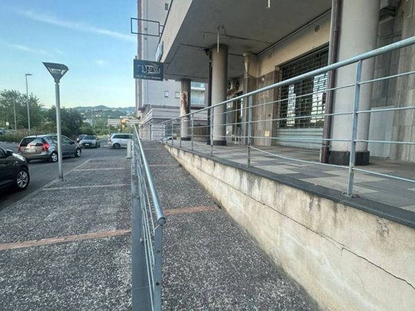 negozio in vendita a Cosenza in zona Via Popilia