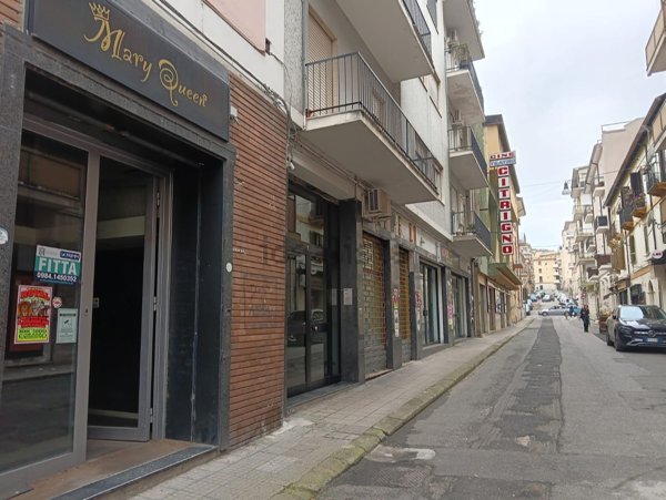 locale di sgombero in vendita a Cosenza in zona Cosenza Vecchia