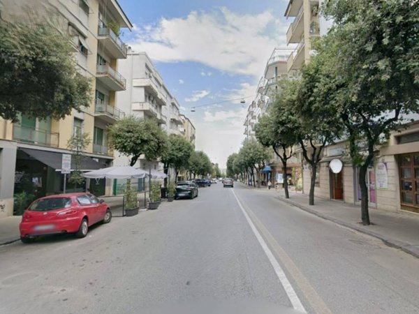 negozio in vendita a Cosenza in zona Cosenza Vecchia