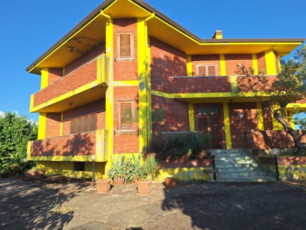 villa in vendita a Cosenza in zona Donnici
