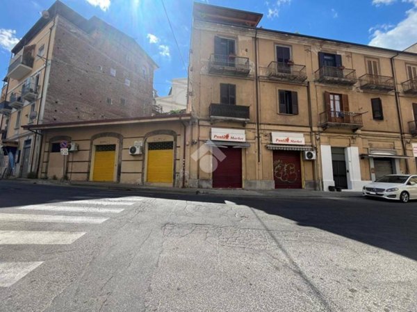 negozio in vendita a Cosenza in zona Cosenza Vecchia