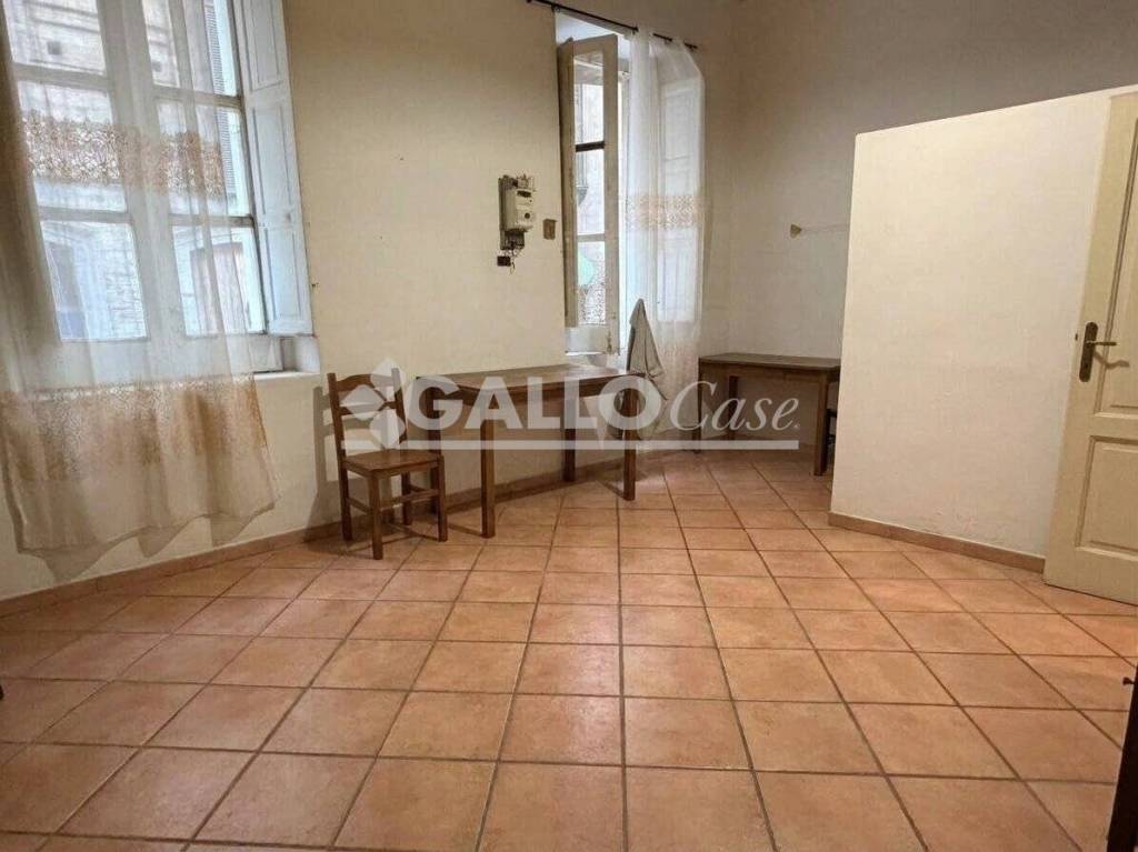 negozio in vendita a Cosenza in zona Cosenza Vecchia
