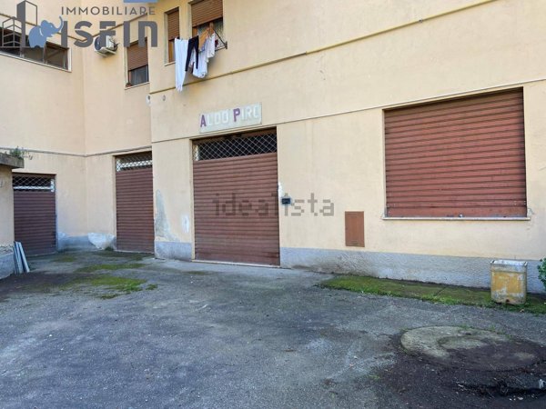 negozio in vendita a Cosenza in zona Cosenza Vecchia