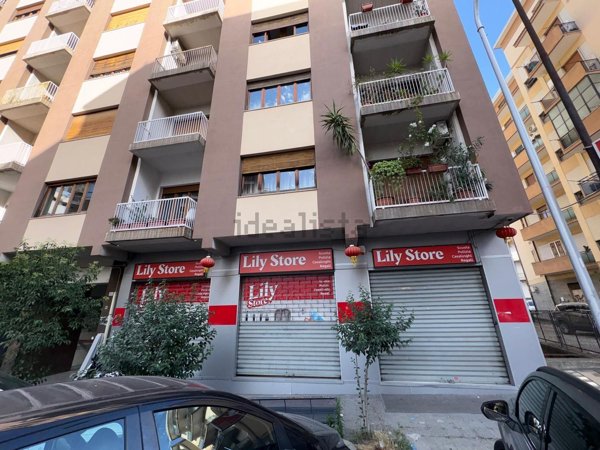 locale commerciale in vendita a Cosenza in zona De Rada