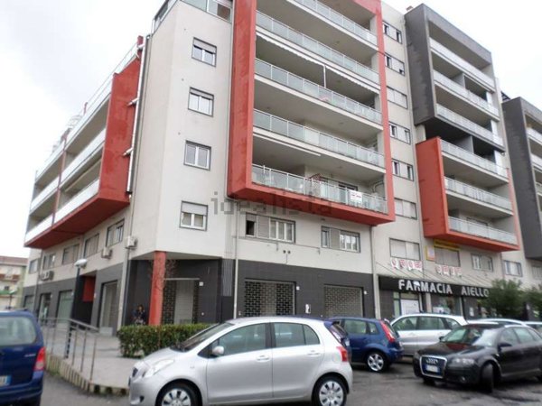 negozio in vendita a Cosenza in zona Via Popilia