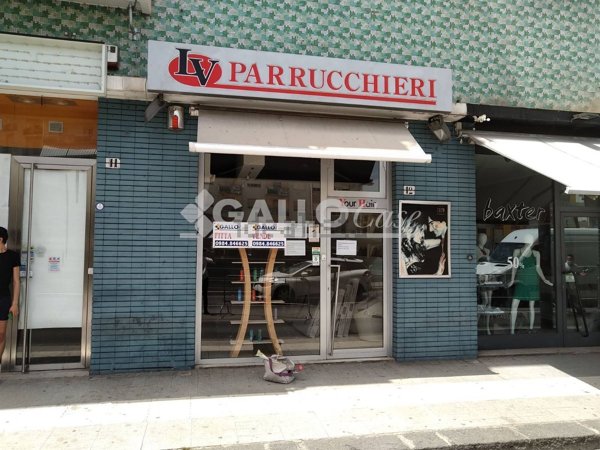 negozio in vendita a Cosenza in zona Via Popilia