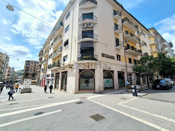 negozio in vendita a Cosenza in zona Cosenza Vecchia