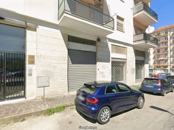 locale commerciale in vendita a Cosenza in zona De Rada