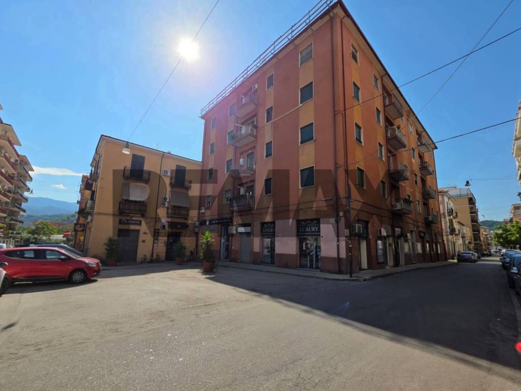 negozio in vendita a Cosenza