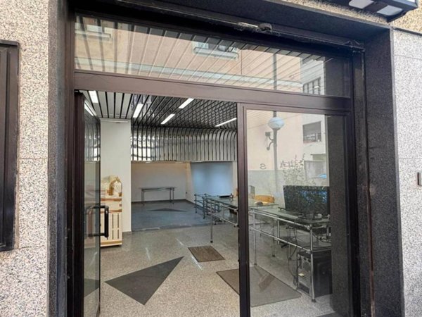negozio in vendita a Cosenza in zona Cosenza Vecchia