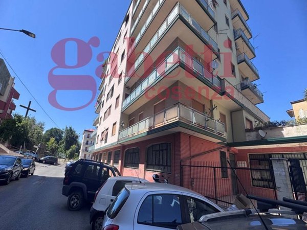 locale commerciale in vendita a Cosenza in zona Panebianco