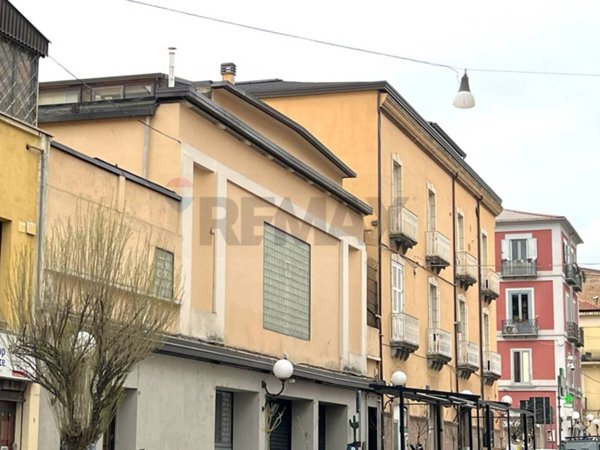 locale commerciale in vendita a Cosenza in zona Cosenza Vecchia