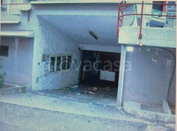 locale commerciale in vendita a Cosenza in zona Panebianco