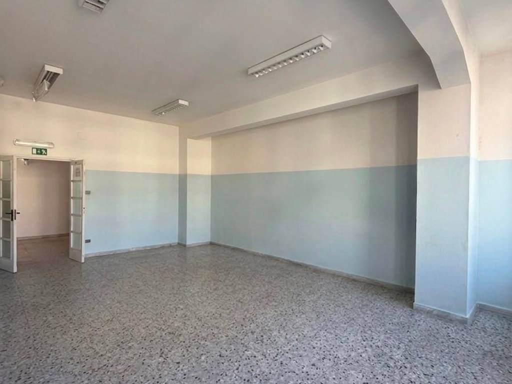ufficio in vendita a Cosenza in zona Panebianco
