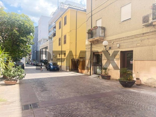 locale commerciale in vendita a Cosenza