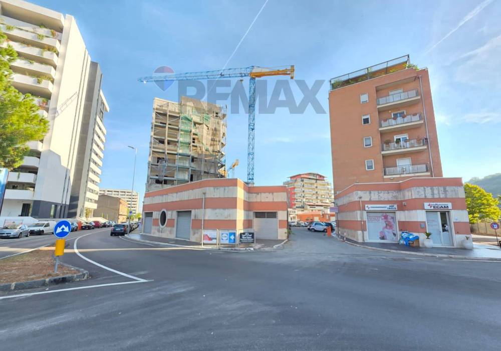locale commerciale in vendita a Cosenza in zona Cosenza Vecchia