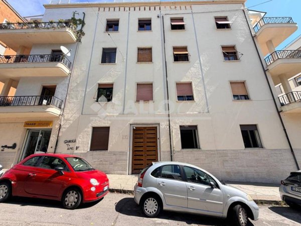 ufficio in vendita a Cosenza in zona Cosenza Vecchia