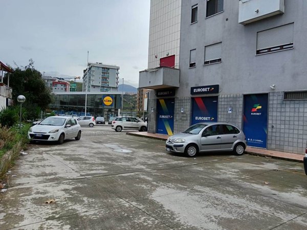 box auto in vendita a Cosenza in zona Via Popilia