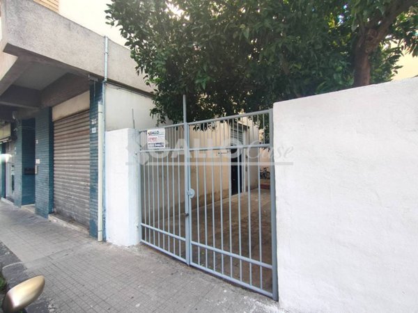 locale commerciale in vendita a Cosenza in zona Panebianco