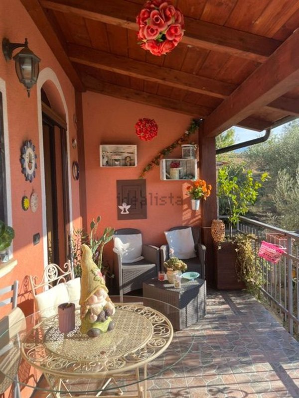casa indipendente in vendita a Cosenza in zona Crispino