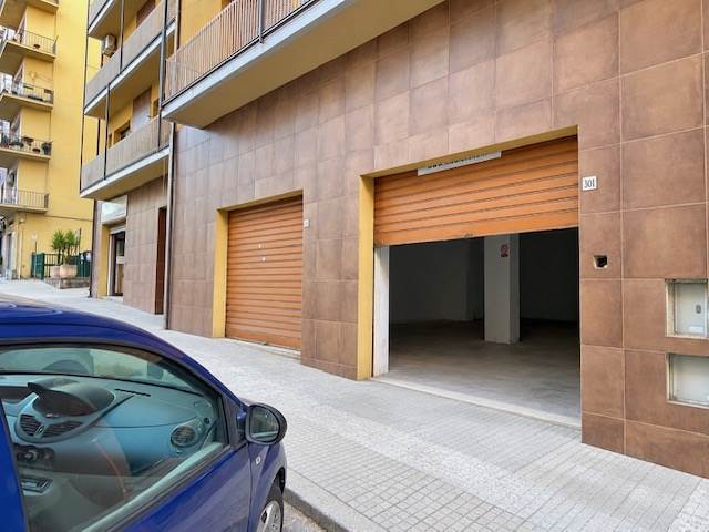 locale di sgombero in vendita a Cosenza