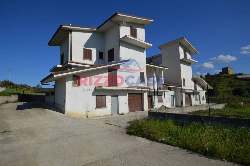 casa indipendente in vendita a Crosia in zona Mirto