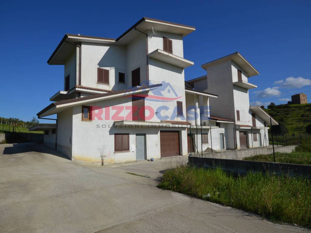 casa indipendente in vendita a Crosia in zona Mirto