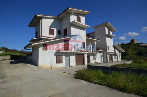 casa indipendente in vendita a Crosia in zona Mirto