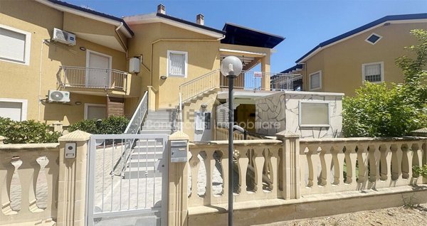 casa indipendente in vendita a Crosia in zona Fiumarella