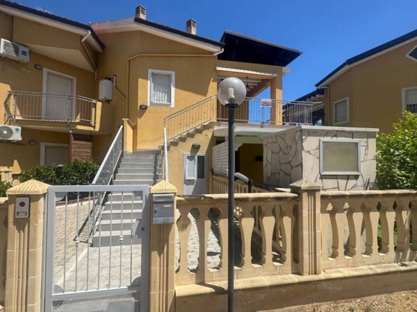 casa indipendente in vendita a Crosia in zona Fiumarella