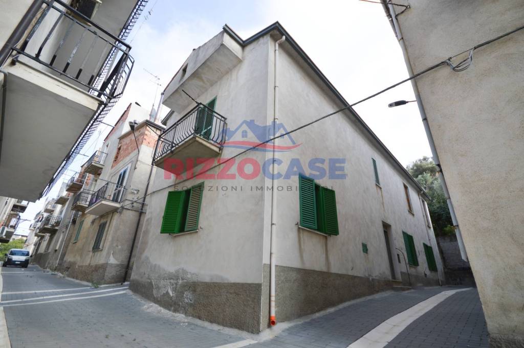 casa indipendente in vendita a Crosia in zona Mirto