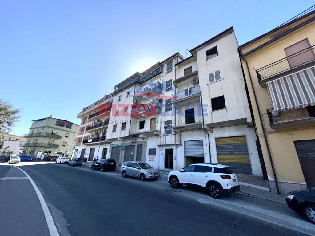 locale commerciale in vendita a Crosia in zona Mirto