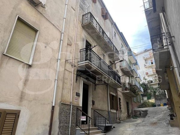 casa indipendente in vendita a Crosia in zona Mirto