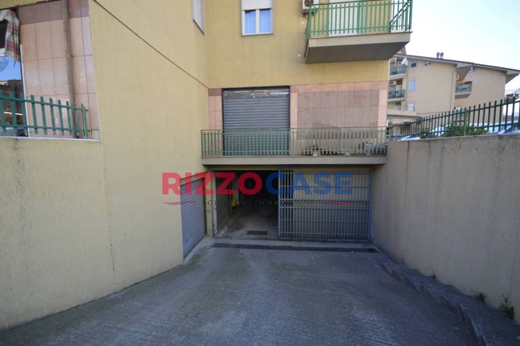 box auto in vendita a Crosia in zona Mirto