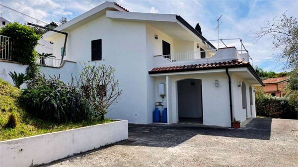 casa indipendente in vendita a Diamante