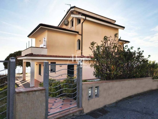 casa indipendente in vendita a Diamante