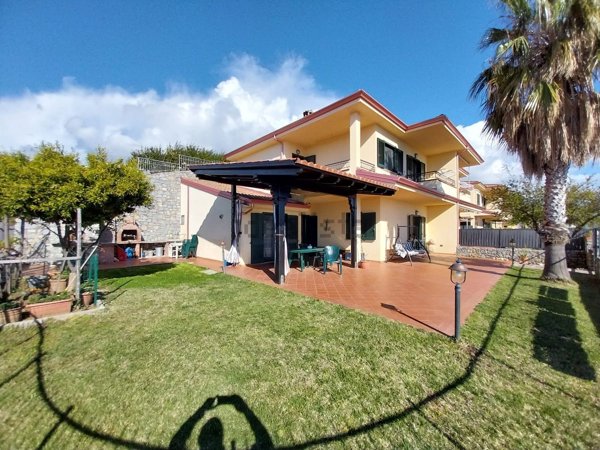 casa indipendente in vendita a Diamante
