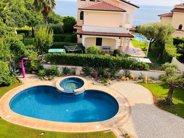 casa indipendente in vendita a Diamante