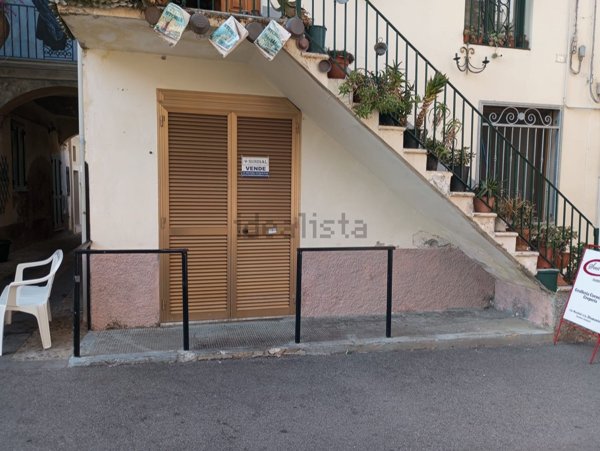 locale commerciale in vendita a Diamante