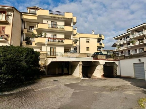 locale commerciale in vendita a Diamante