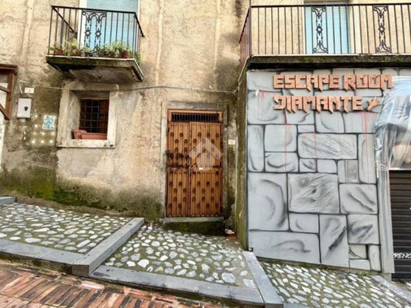 locale commerciale in vendita a Diamante