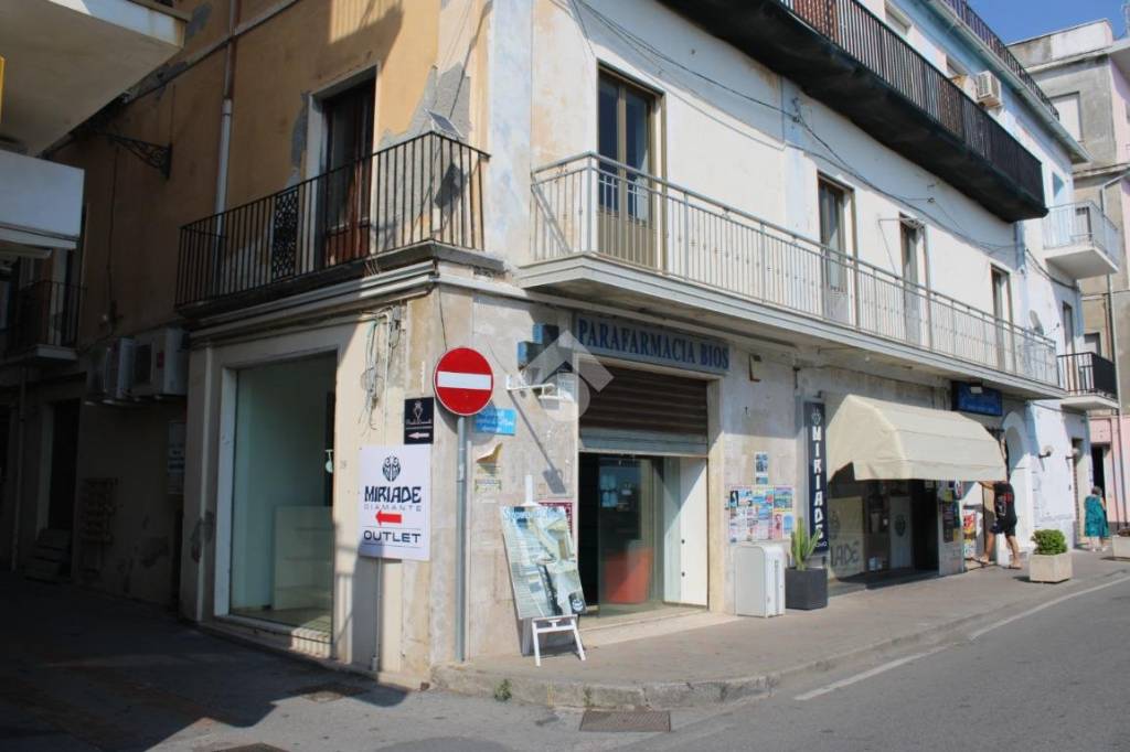 locale commerciale in vendita a Diamante