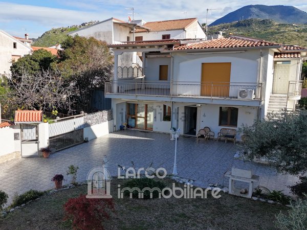 casa indipendente in vendita a Diamante